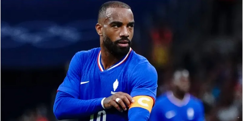 Lacazette được trao nhiều kỳ vọng với chiếc băng thủ quân đội Olympic Pháp